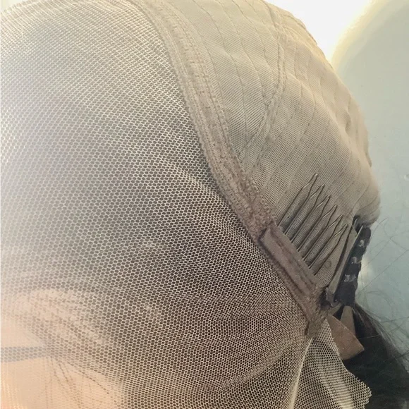 Sleek straight hundred percent human wigs for women. - Picture 7 of 10